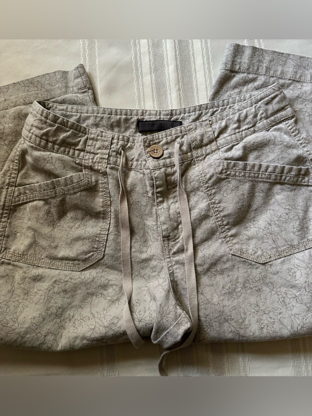 Nine West Capri Pants- Floral Linen Blend Light Gray Size 8/28